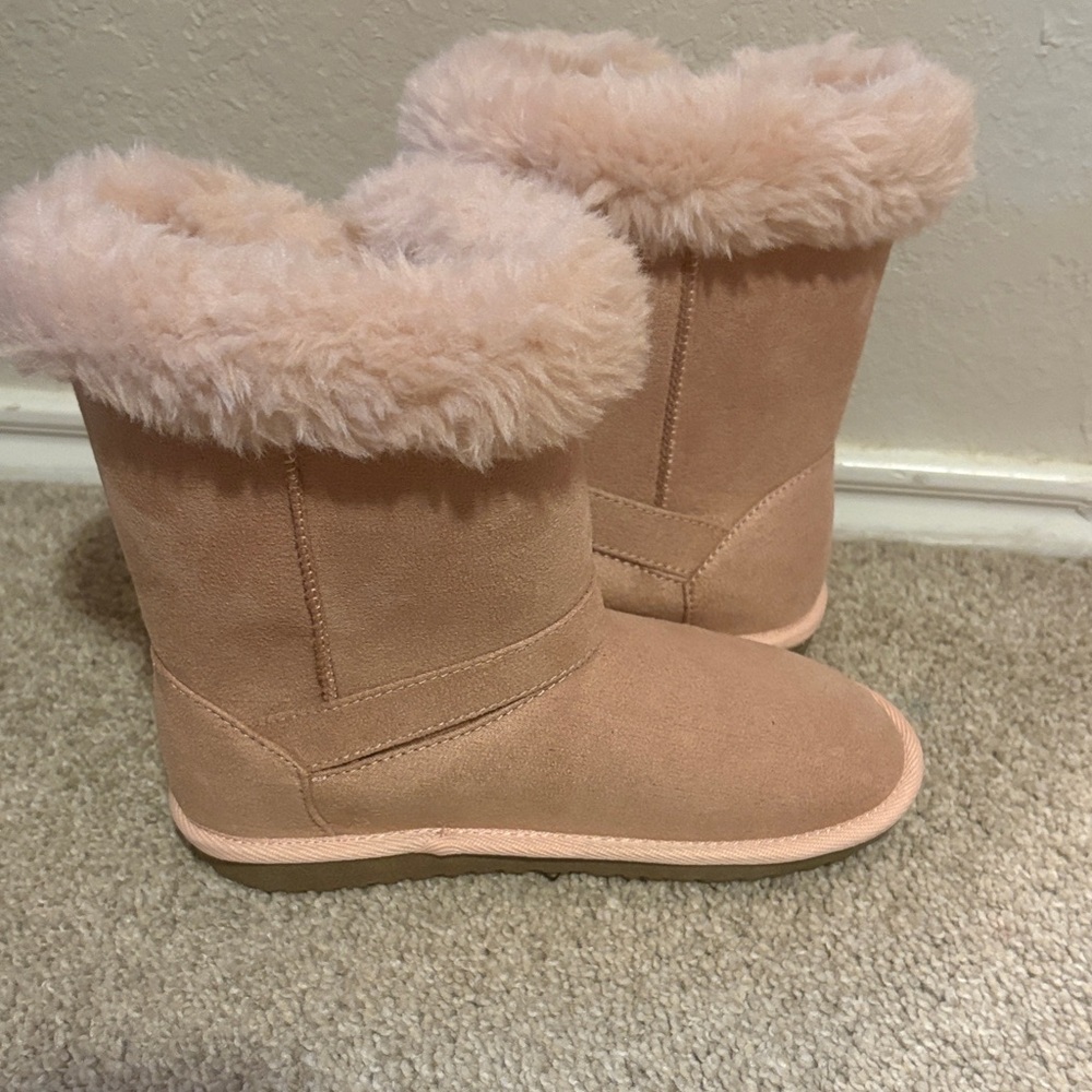 Girls Children’s Place size 2 cozy winter boots NWT